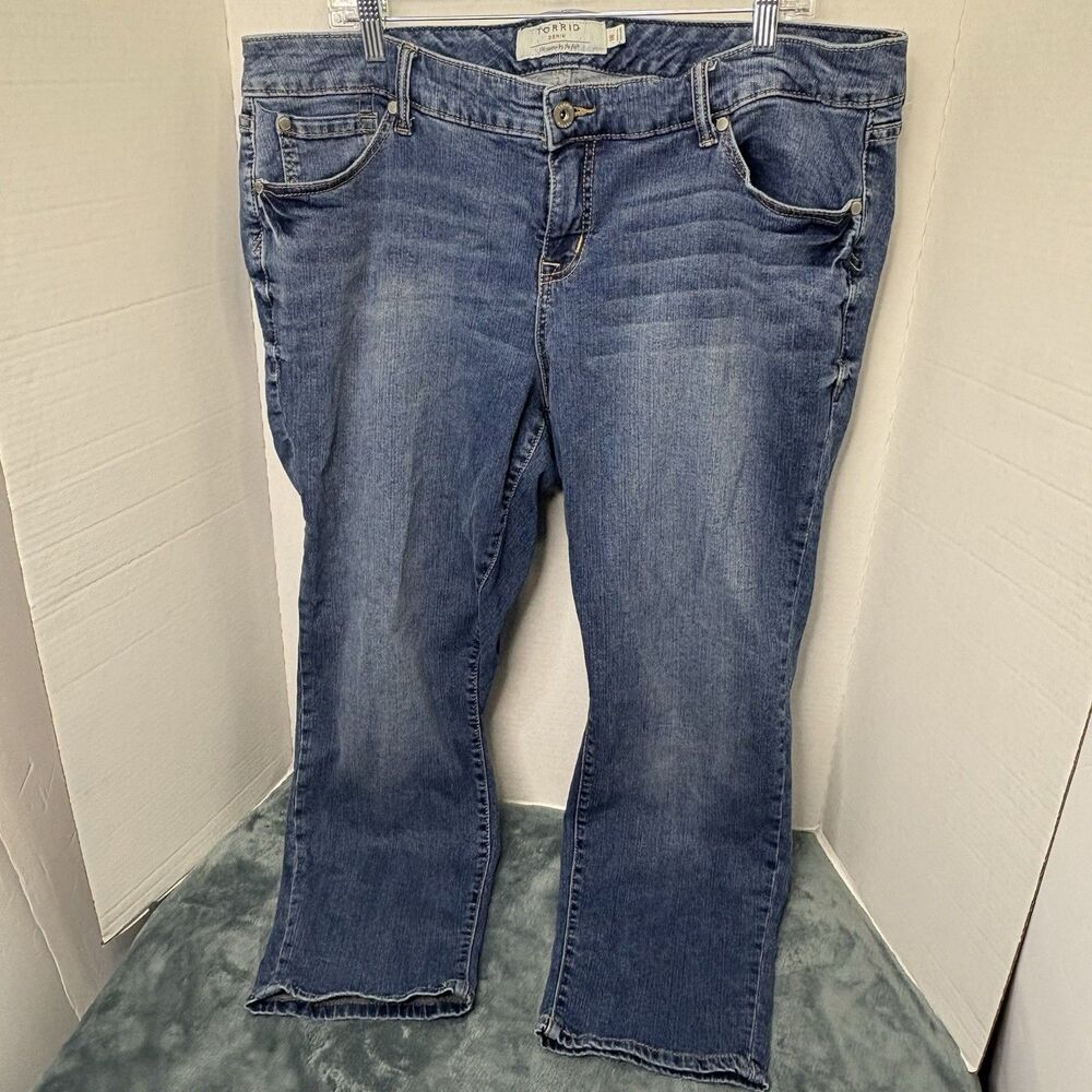 Torrid Premium Denim Boyfriend Stretch Jeans Size 18 Butterfly Patch